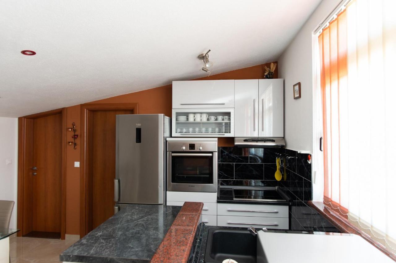 Apartments Villa Monique روغوزنيكا المظهر الخارجي الصورة