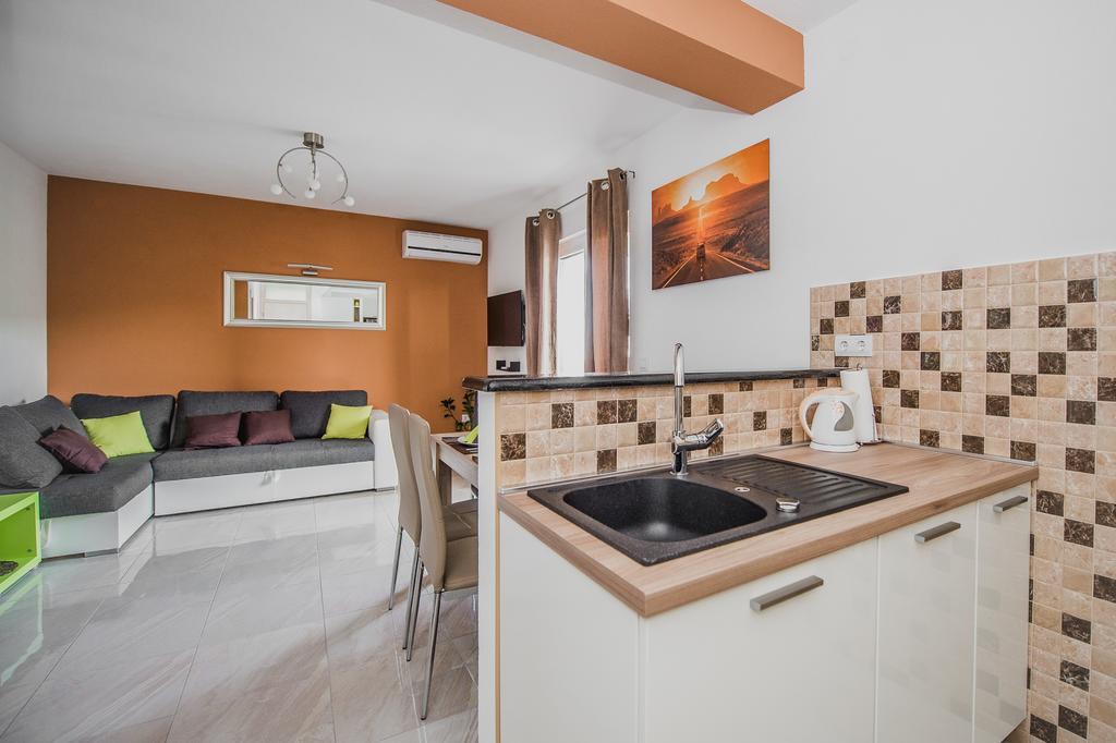 Apartments Villa Monique روغوزنيكا الغرفة الصورة