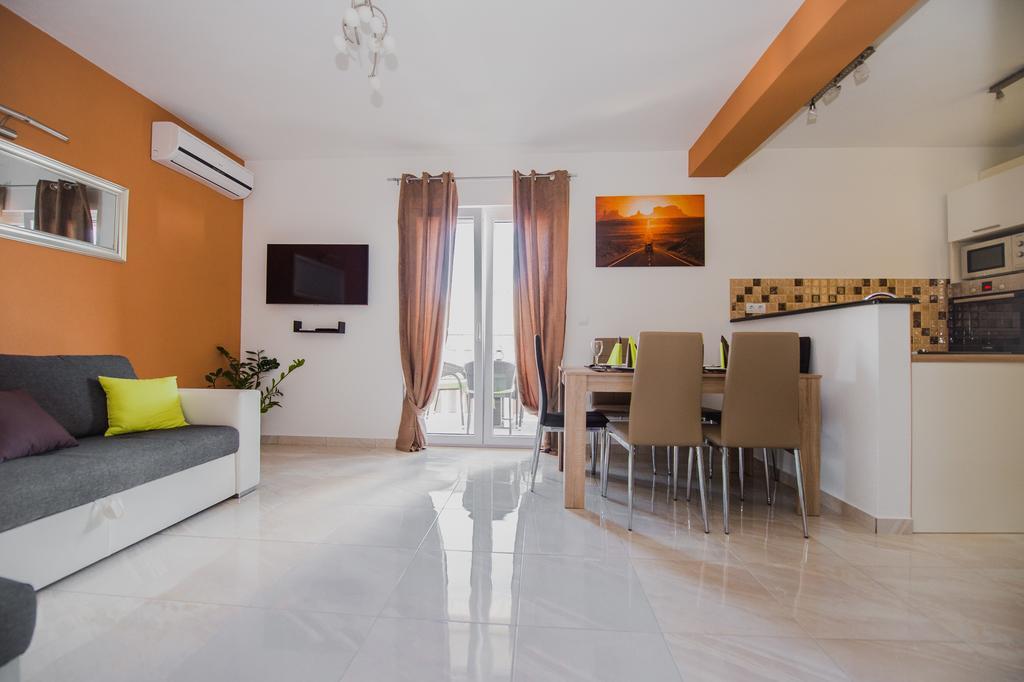 Apartments Villa Monique روغوزنيكا الغرفة الصورة