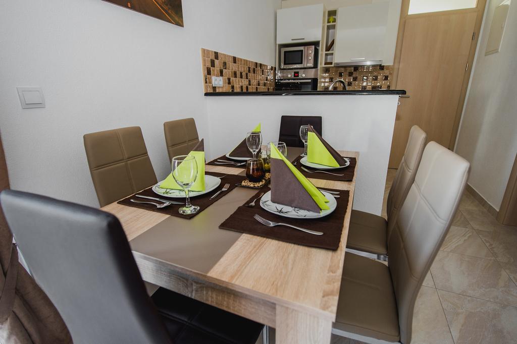 Apartments Villa Monique روغوزنيكا الغرفة الصورة